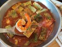 アムパワーで出会った、やさしい味のタイ料理。Khao Mai Pla Manで、静かな水辺のひとときを。🌿🍴