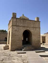 【Atashgah／アタシュガー火の寺院｜バクー郊外の“永遠の炎と巡礼の石造聖地”】