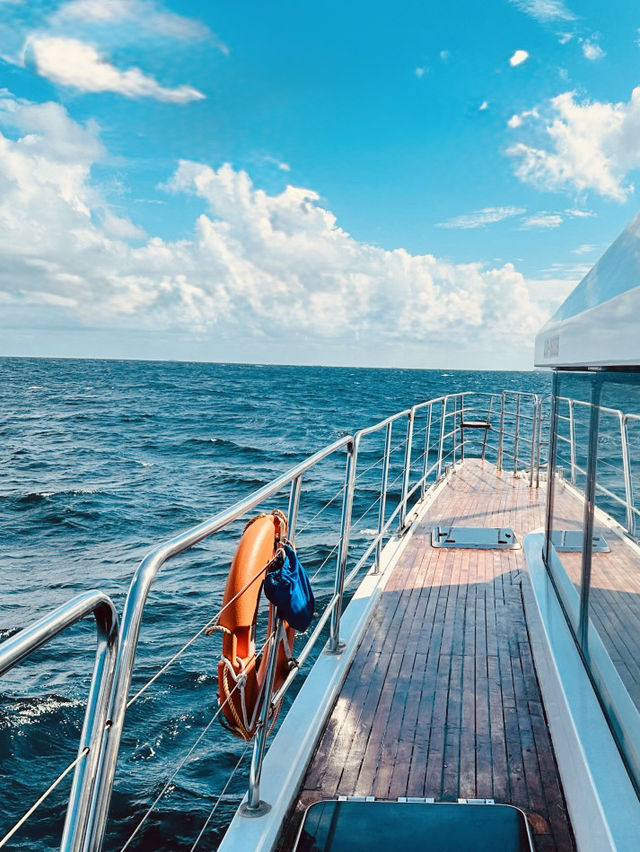 Romantic Sunsets on the Water – An Unforgettable Golden Hour Experience