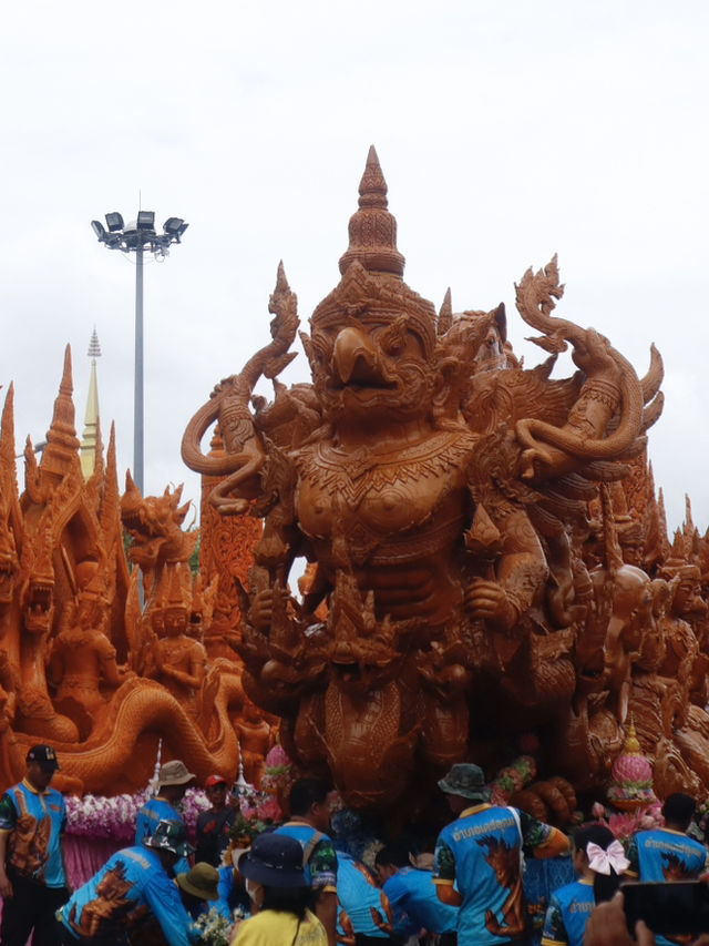 แห่เทียนเข้าพรรษา | อุบลราชธานี