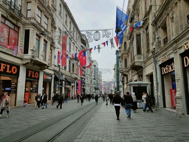 Sunshine & Street Life