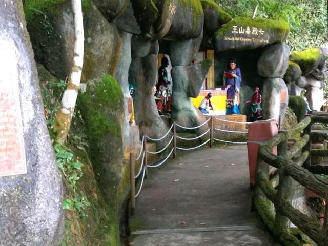 🛕 Chin Swee Caves Temple: A Spiritual Escape Above the Clouds