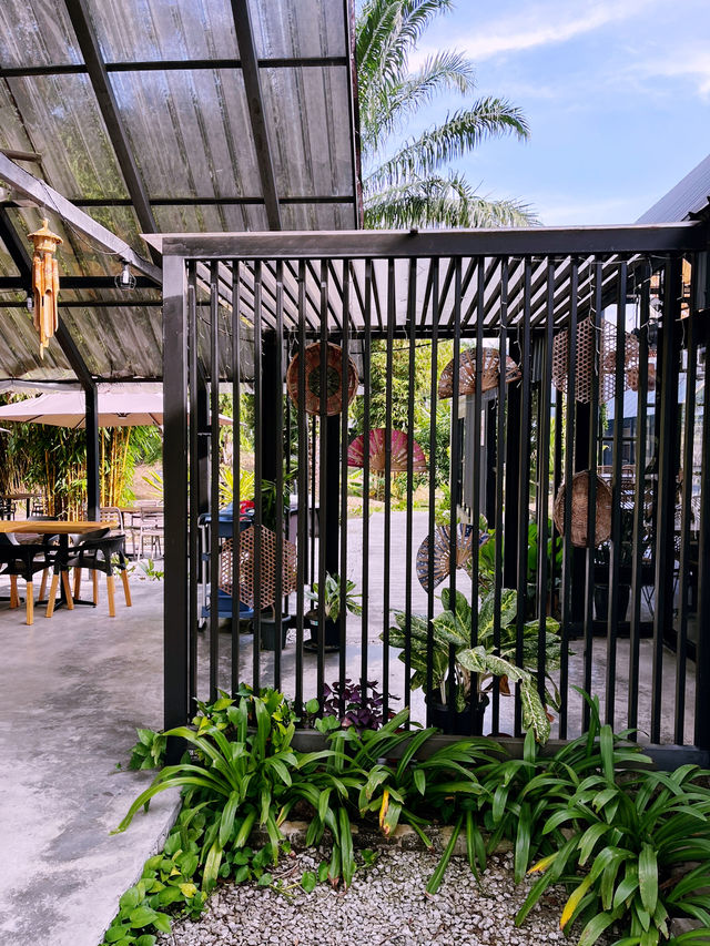 Lakeside Café – Hidden Gem by the Sepang Circuit