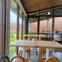 คาเฟ่กลางทุ่งนา บรรยากาศธรรมชาติสุดชิล 🍃☕