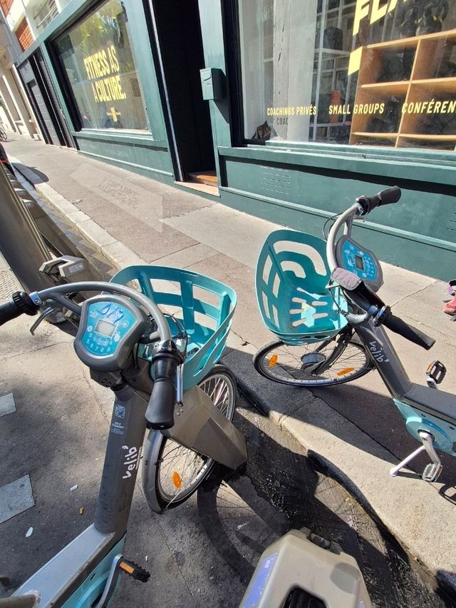 Cycling in Paris 🚴‍♂️🚴‍♂️🚴‍♂️