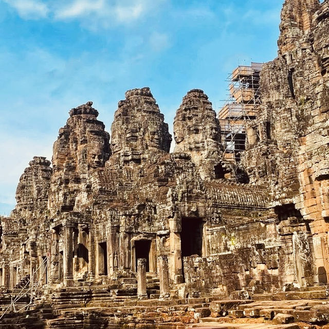 🌿 The Smiling Stones: Solo Trip to Bayon Temple, Angkor Thom! 🗿