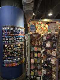 Sharks & Souvenirs — Aquaria Memories 🛍️🦈