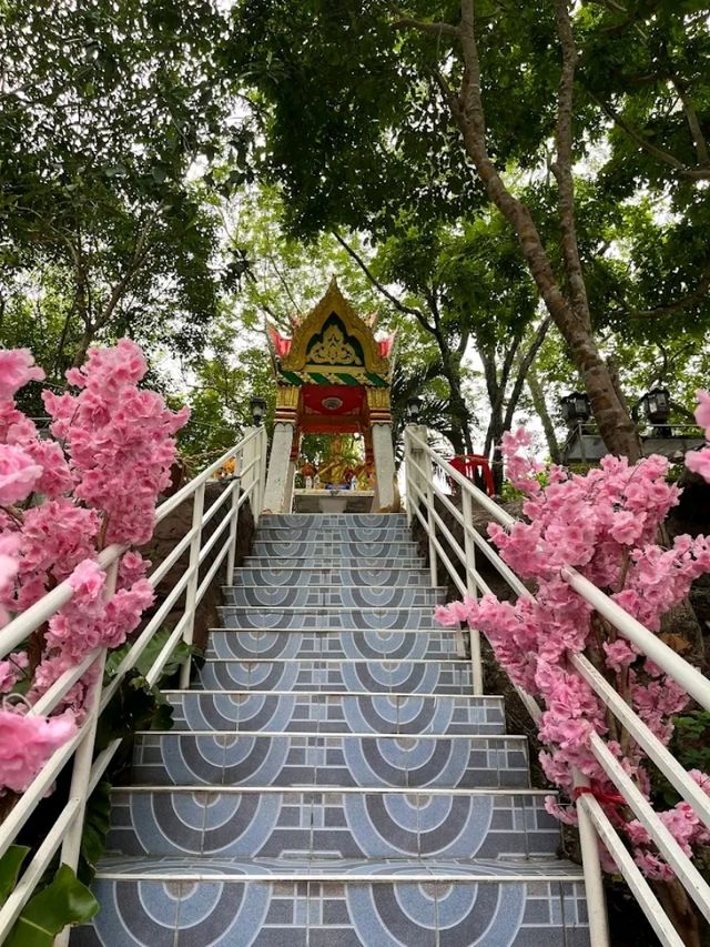 วัดเขาไม้แดง
