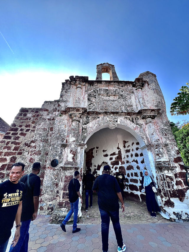 ［馬六甲旅遊］在馬六甲遇見葡萄牙人遺留的痕跡🏰法摩沙堡（A Famosa）又名聖地亞哥城門（Porta de Santiago）