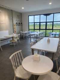 Mittsu Café & Dessert, Whimsical Treats and Family-Friendly Vibes in Batam