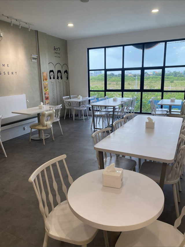 Mittsu Café & Dessert, Whimsical Treats and Family-Friendly Vibes in Batam
