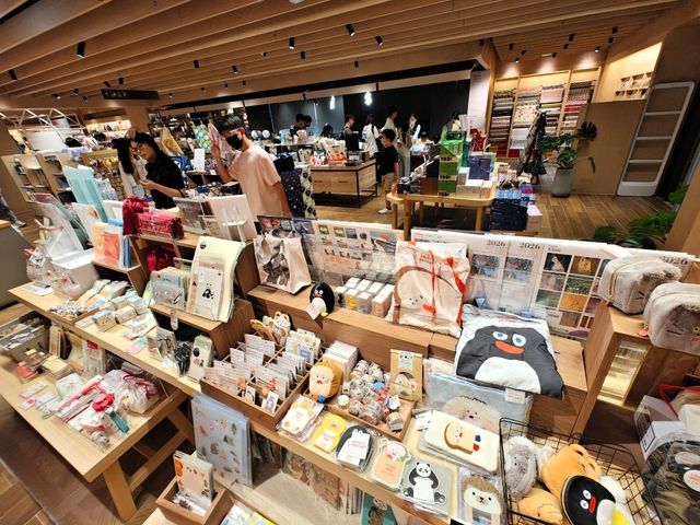 誠品書店──書香與生活美學的結合 誠品書店──書香與生活美學的結合