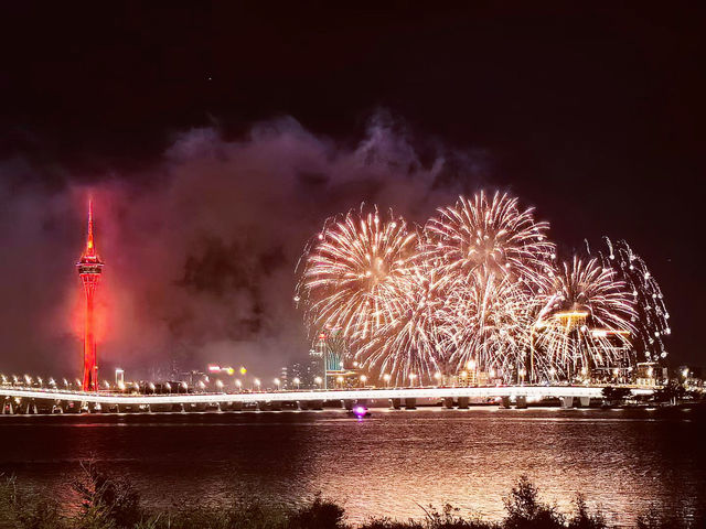 Throwback Macau National Day Fireworks: A Dazzling Sky Over the Pearl River! 🎆🇨🇳 Throwback Macau National Day Fireworks: A Dazzling Sky Over the Pearl River! 🎆🇨🇳