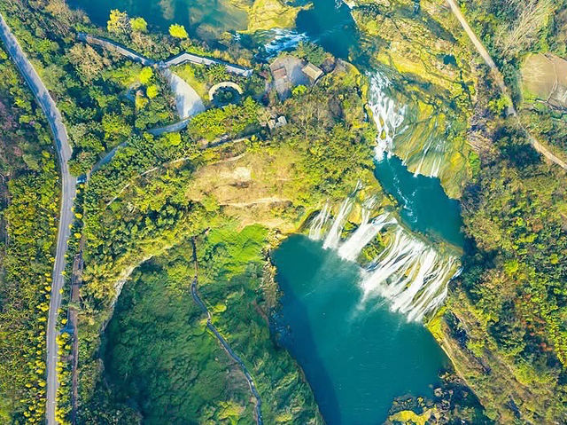 🌊 Huangguoshu Waterfall — The King of Asian Waterfalls! 🌿✨