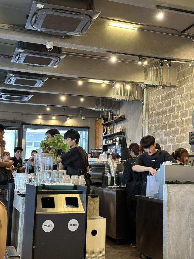 방콕의 인기 카페, 팩토리 커피 ☕ 