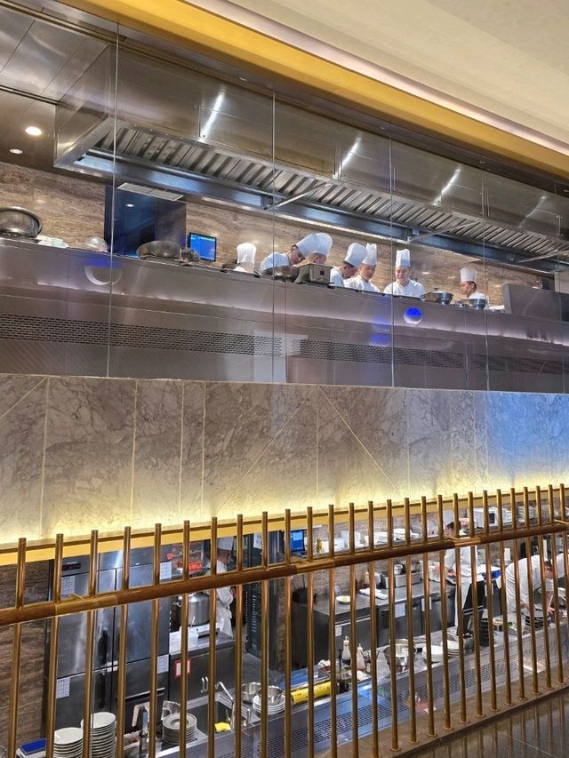 중국 대련 필수 맛집! 오픈 키친이 있는 고급 해물요리 '시딩 성게만두'
