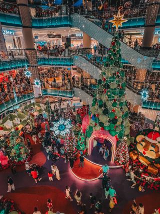 雙威金字塔的節慶魔力－一段令人眼花撩亂的假日漫步