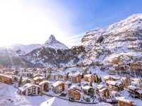 Skiing Beneath the Matterhorn: The Ultimate Zermatt Guide 🇨🇭⛷️