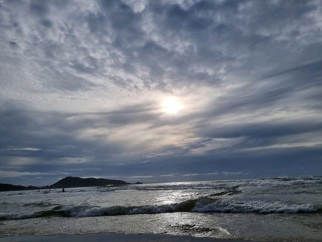 Karon Beach's Dreamy Sunset Vibes in Phuket 🌅✨