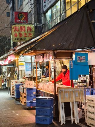 6 AM at Tsukiji fish matket: The Market Awakens Before the Crowds Arrive