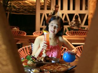 Turn an ordinary dinner into a special moment by the sea.