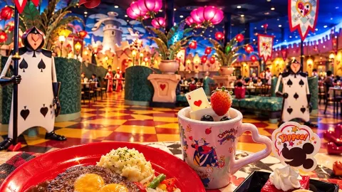 Queen of Hearts Banquet Hall ❤️♠️ กินอะไรดี? บรรยากาศเป็นยังไง — traveler post in อุระยะซุ