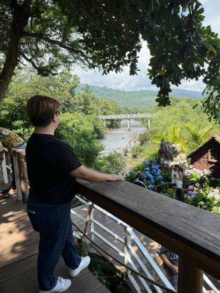 It’s fall 🍂🍁 now, but we don’t really get to see the change of colour or autumn foliage here in 🇰🇭. At least the weather has been kinder and breezier these days as we’ve been getting a lot of rain this year. 

Took a little healing trip to Kampot for the weekend and found this beautiful cafe Ca Feve . Had coffee while listening to by sounds of the flowing water . Going back to nature and greenery was indeed therapeutic. 

📍Ca Feve Homestay , Teuk Chhou Waterfall, Kampot 
