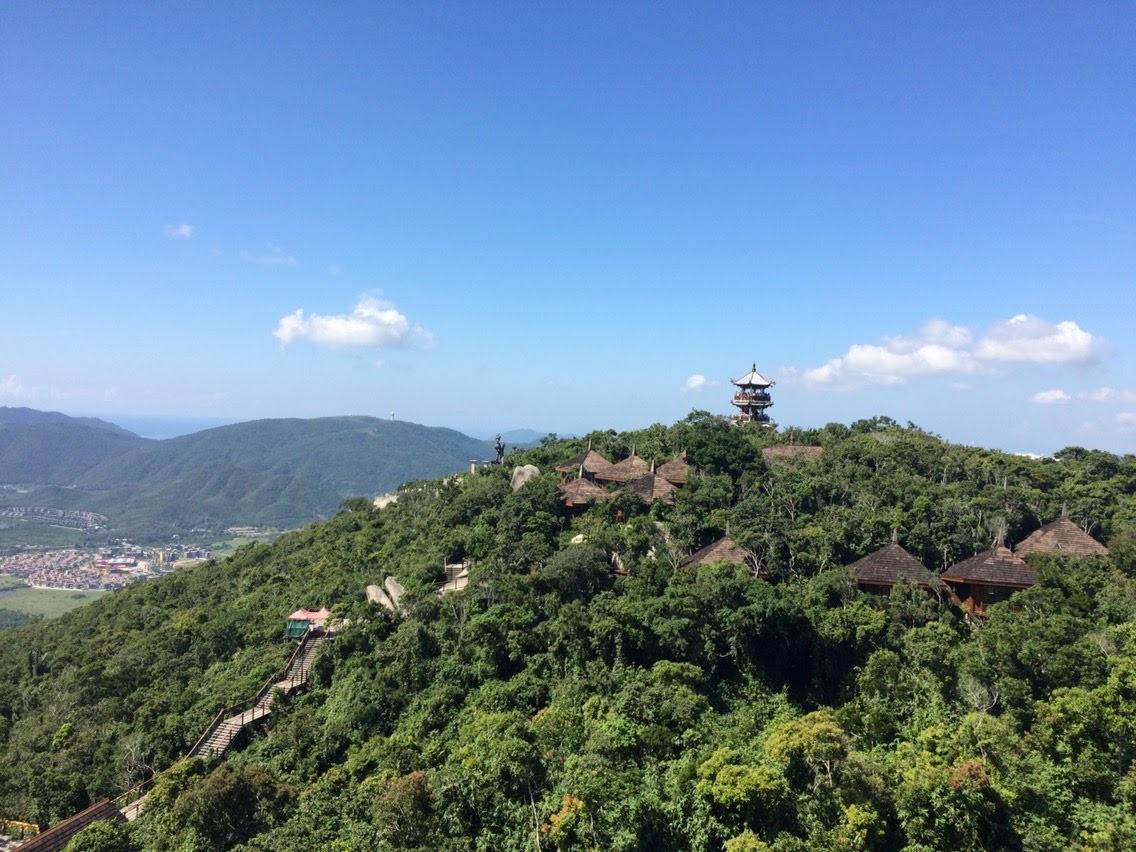 A healing sanctuary in the lush tropical rainforests of Hainan🌿