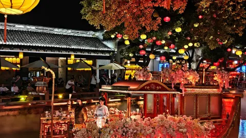 🏮 Immerse yourself in the millennia-old atmosphere of “Huishan Ancient Town (惠山古镇景区)”, Wuxi Ancient Town, at night for a truly romantic experience! ✨ — traveler post in Wuxi