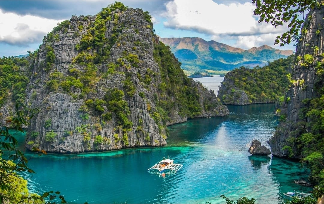 Philippines 🇵🇭 — A Tropical Wonderland of Islands and DreamsThe Philippines is a breathtaking is
