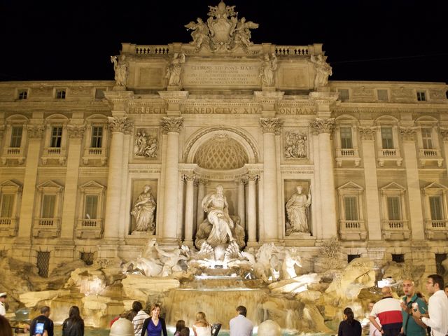 The beautiful Trevi Fountain ⛲️ 