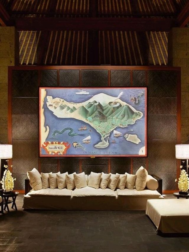 “Clifftop Majesty: Bali’s Jewel of Refined Luxury”