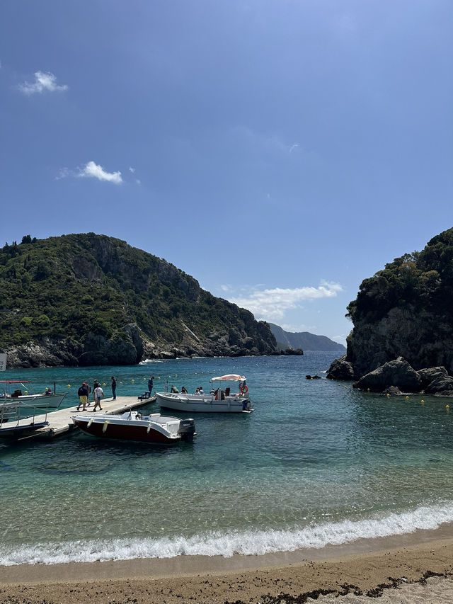 Stunning views in a lush costal island!🌊