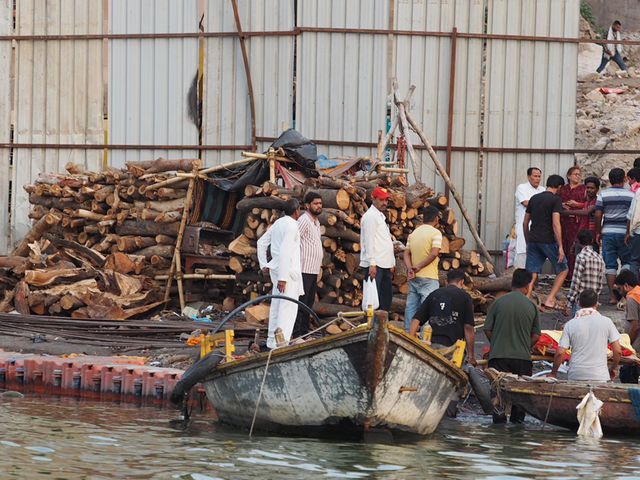 To live or to die here in Varanasi?