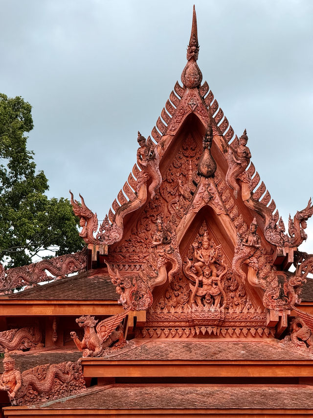 Wat Sila Ngu – the Red Temple by the Sea