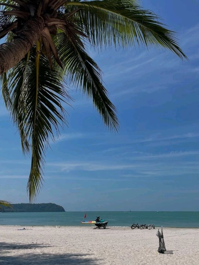 🌴 Where Sky Meets Sand – Langkawi Beach, Malaysia
