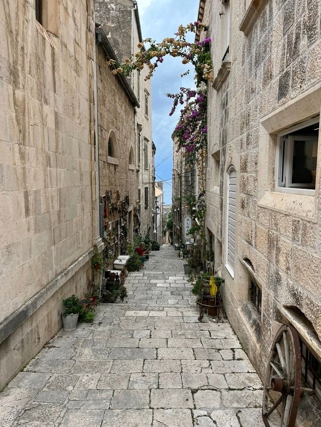 🌊 Korčula's Hidden Treasures: Adriatic Bliss Awaits! 🏰