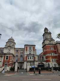 NHS Building at Manchester University: Elegance in Everyday Care