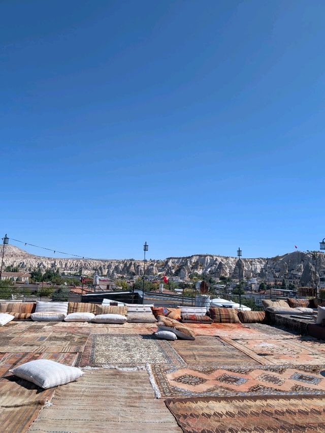 Ultimate Göreme Getaway: Sunrise, Hot Air Balloons, & Cave Cafes 🏜️🎈