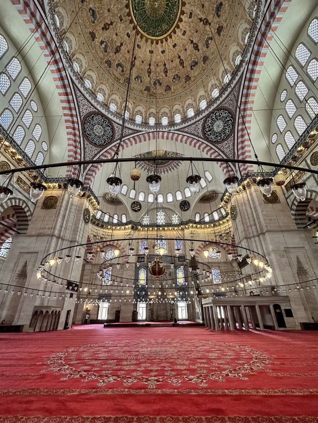 🇹🇷 Мечеть Сулеймание — одна из самых красивых в Стамбуле. 🇹🇷 Мечеть Сулеймание — одна из самых красивых в Стамбуле.