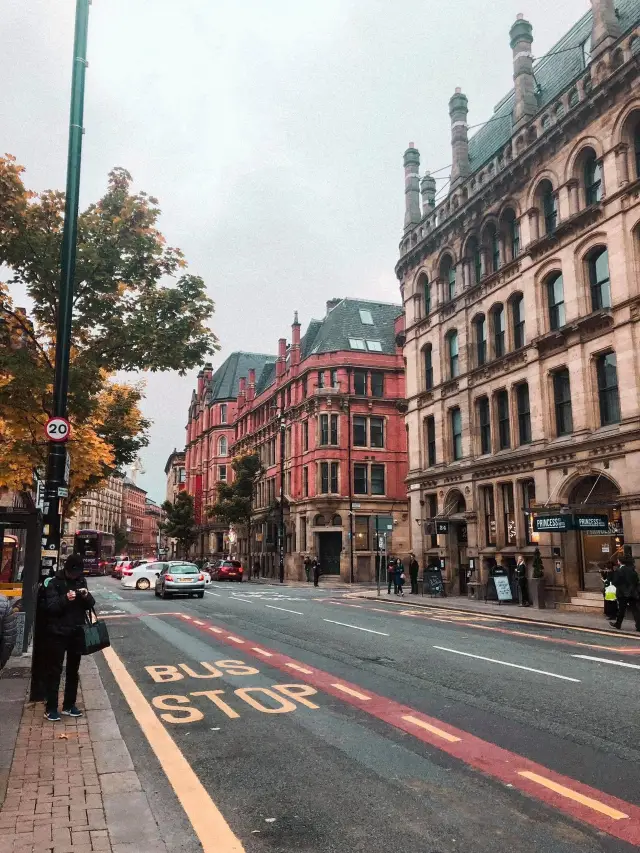 Golden Whispers of London: Where Autumn Paints the City in Magic 🇬🇧  