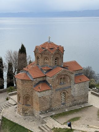 ริมทะเลสาบ ถนนปูหิน และจิตวิญญาณที่สืบทอดมานับศตวรรษ: การพักผ่อนที่โอห์ริด 🇲🇰 ✨