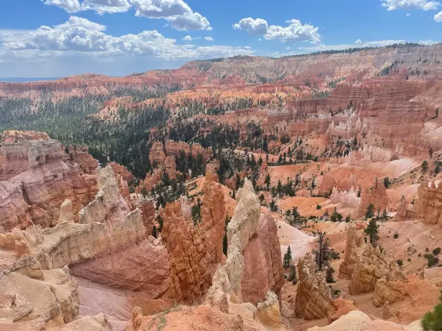 Bryce Canyon: A magical realm of nature, exploring the most beautiful of America's national parks!