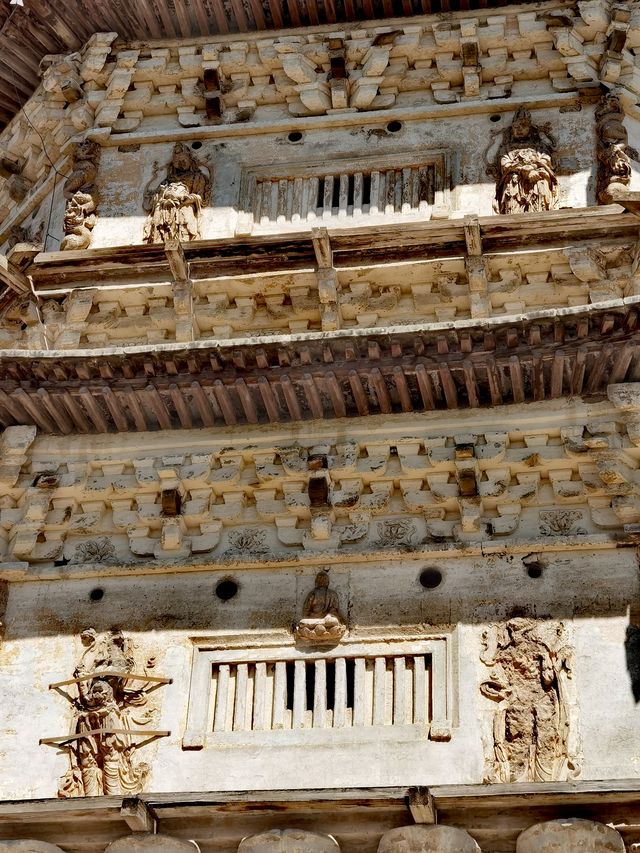呼和浩特現存最早的古建築，萬部華嚴寺經塔