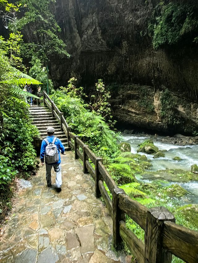 天坑 地縫之旅