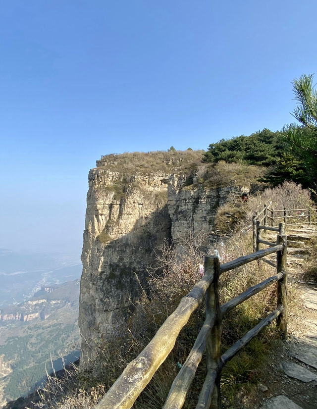 太行山之巔，金燈寺旁邊的南天門