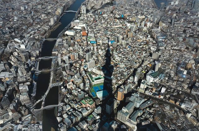 空を超えて：東京タワーの魅力散策