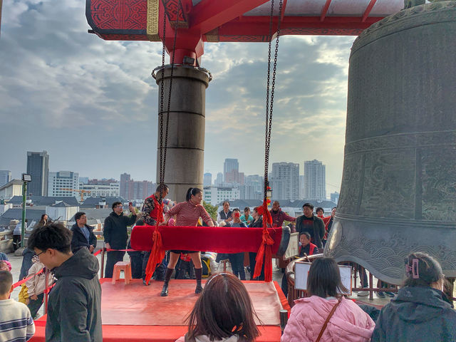 昔人已乘黃鶴去，此地空餘黃鶴樓