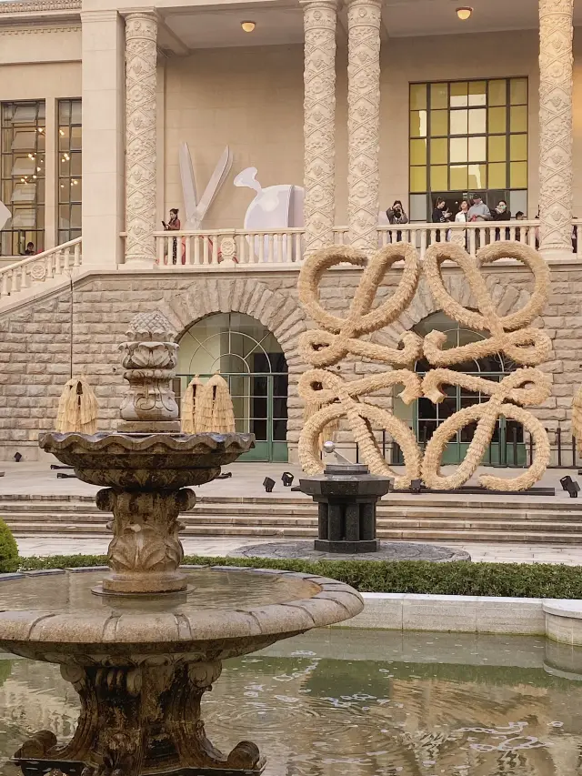 LOEWE's Global Grand Exhibition debuts in Shanghai! It could charge admission, but it's free!