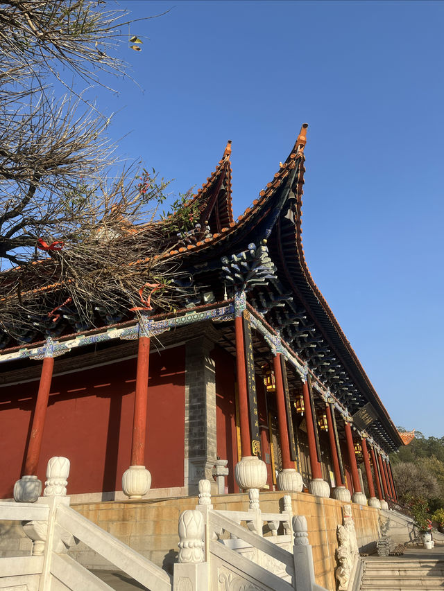 來彌勒市，遊彌勒寺